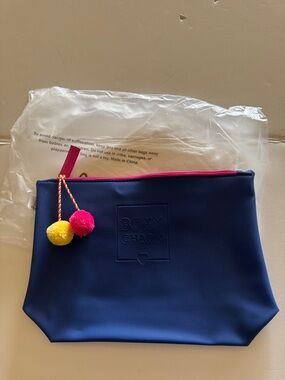 Navy Cosmetic Pouch with Pink Zipper & Poms
NEW